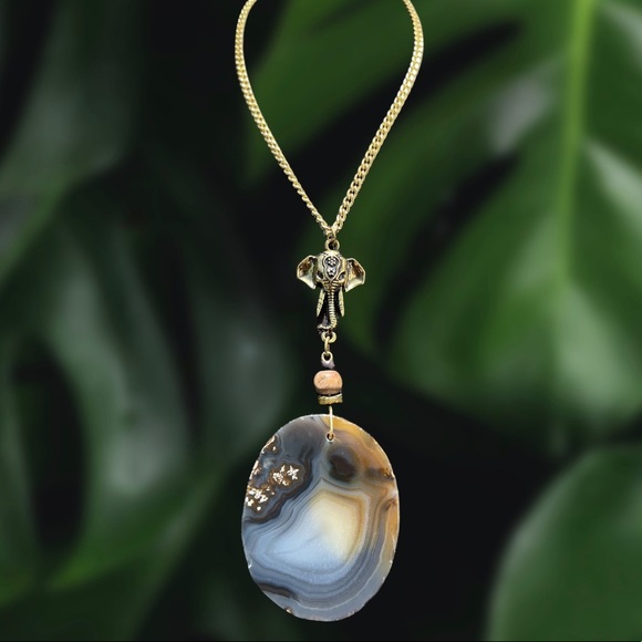 Handmade agate slice & elephant necklace ✨ - Picture 2 of 10